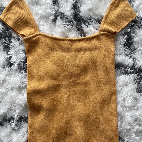 Top - Picture 2 of 3